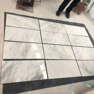 Kiparska bijela pločica