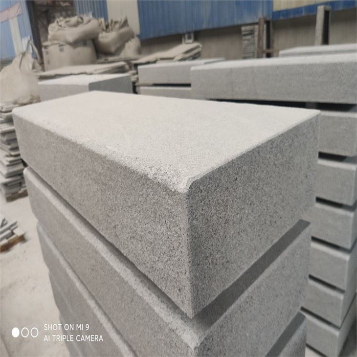 kerbstone