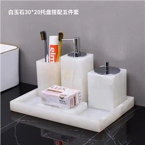 Bijeli pribor za kupaonicu Onyx