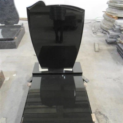 Nadgrobni spomenik od crnog granita